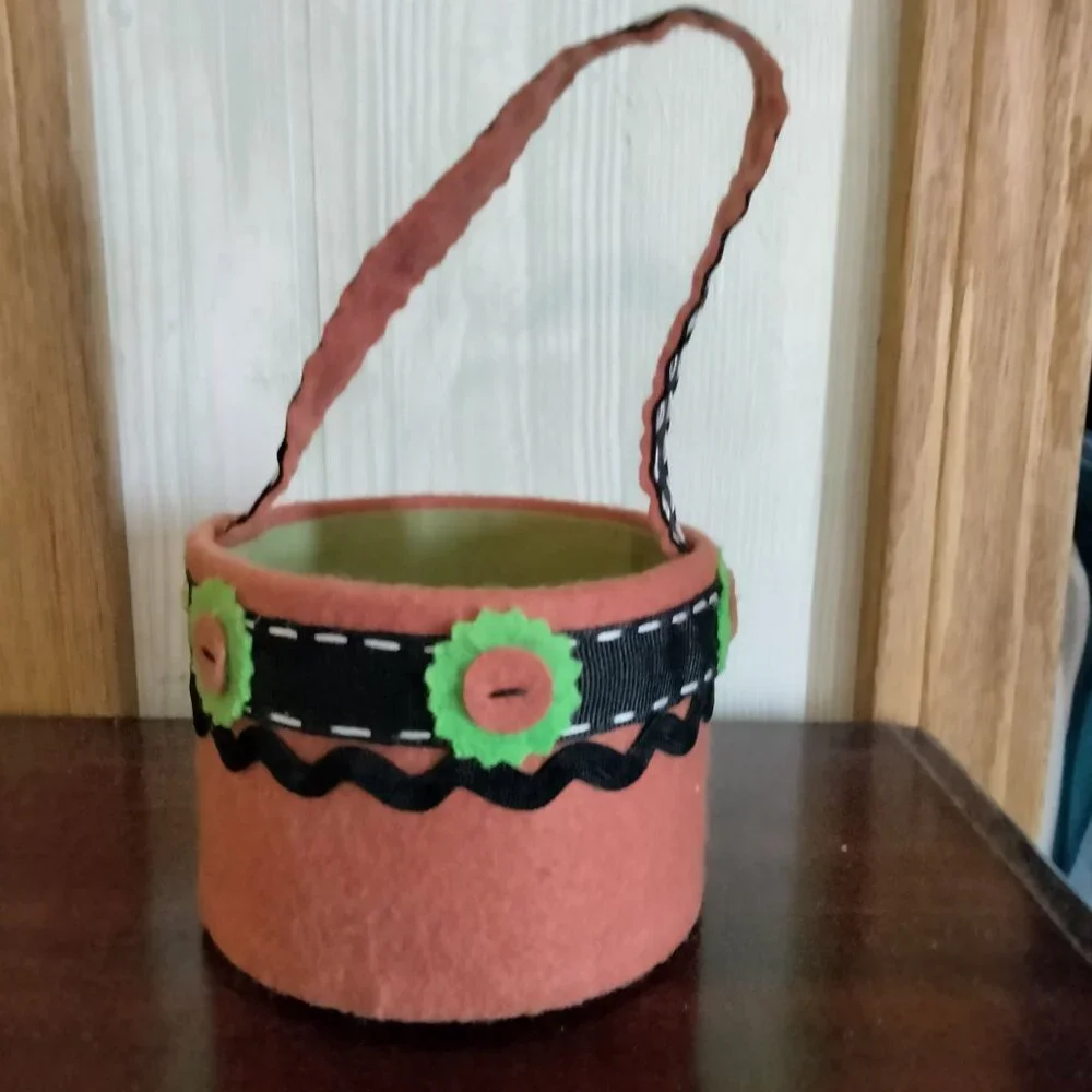 Pottery Barn Trick Treat Tote Kids Halloween Felt Basket Fall Autumn Decor